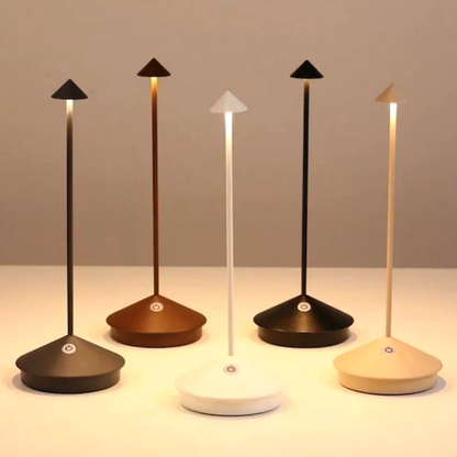 Lámpara de mesa LED minimalista 2024: iluminación inalámbrica, resistente al agua y regulable 